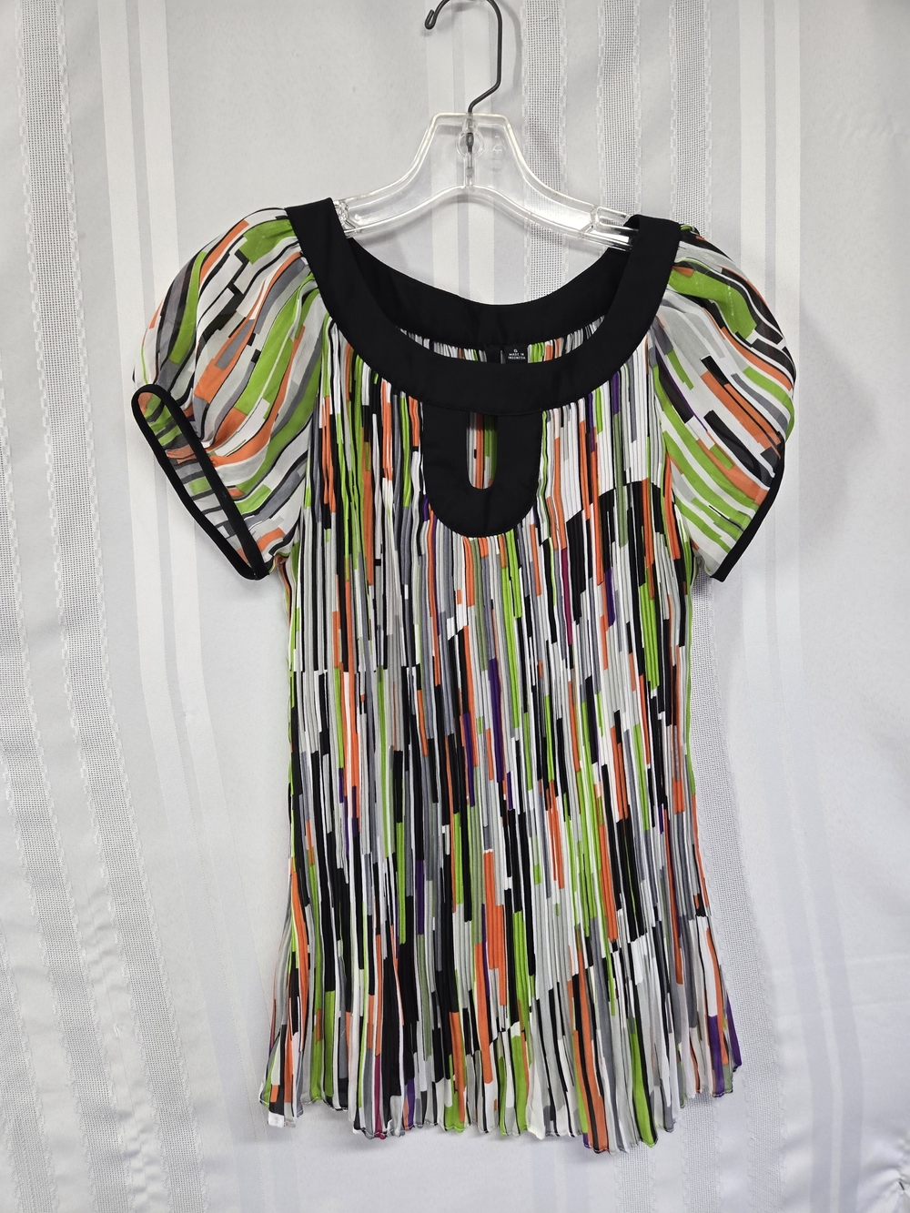 ESSENTIALS Women's Multi-Color Pleated Short Sleeve Top - Black Trim SMALL